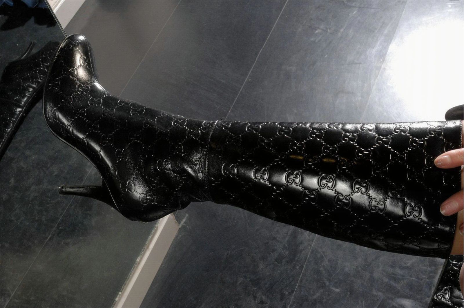 KELLY 妹妹逛街，谁来帮我做导购