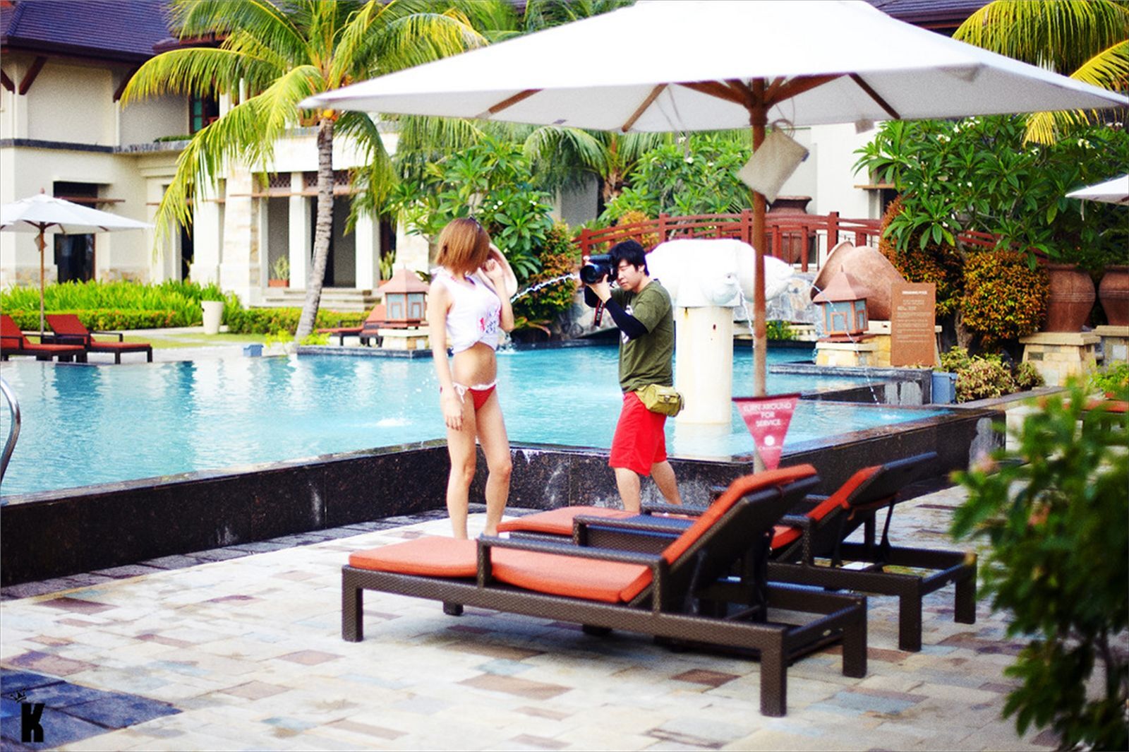 韩国超级车模许允美-红白条纹比尼外拍