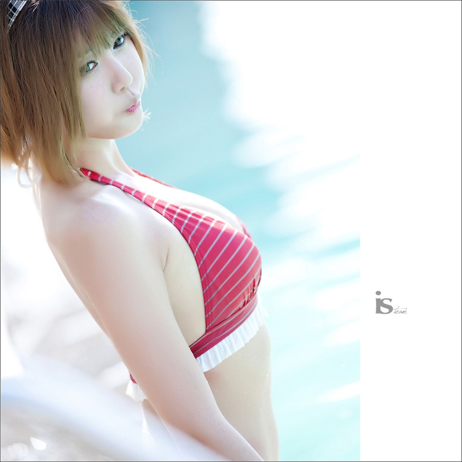 韩国超级车模许允美-红白条纹比尼外拍