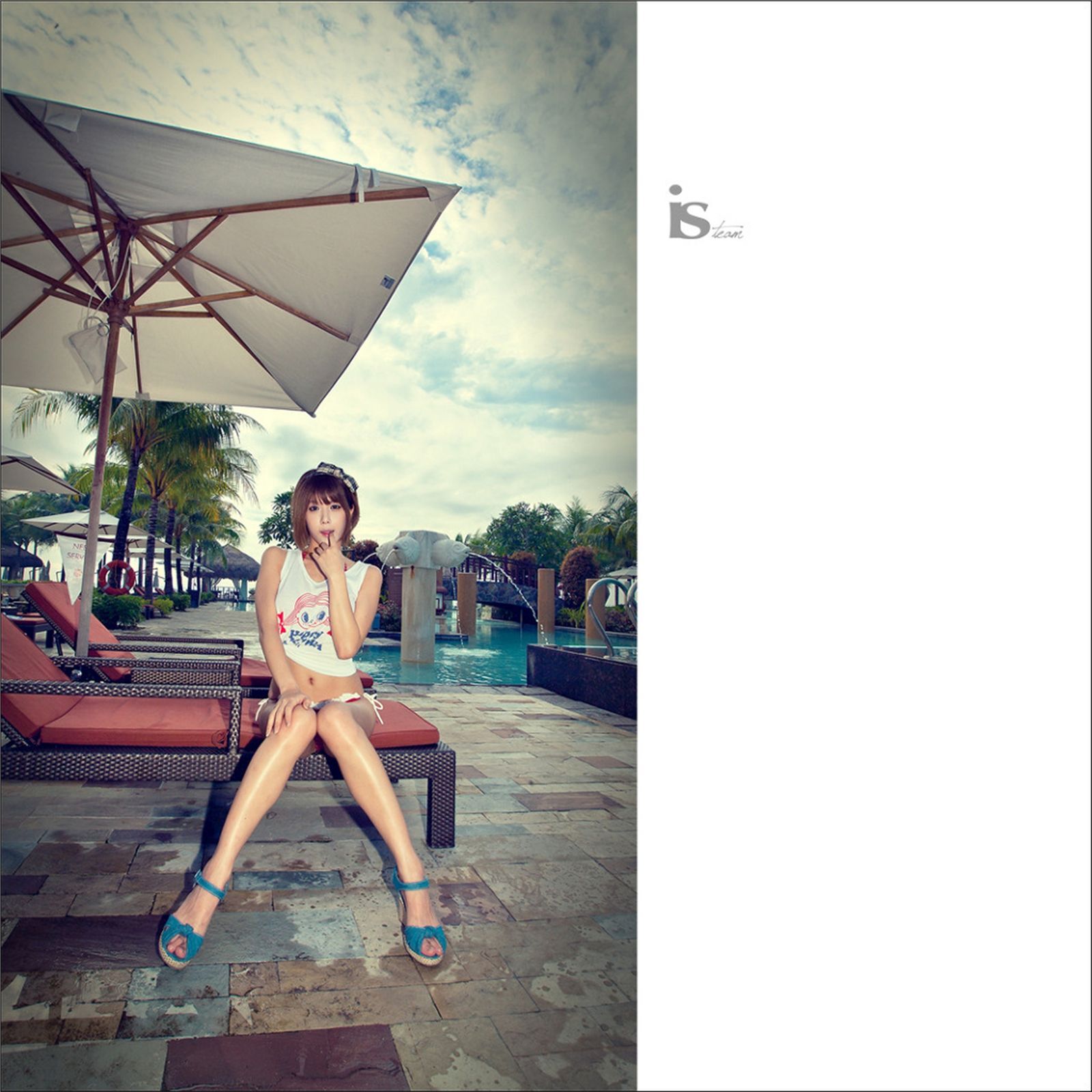 韩国超级车模许允美-红白条纹比尼外拍