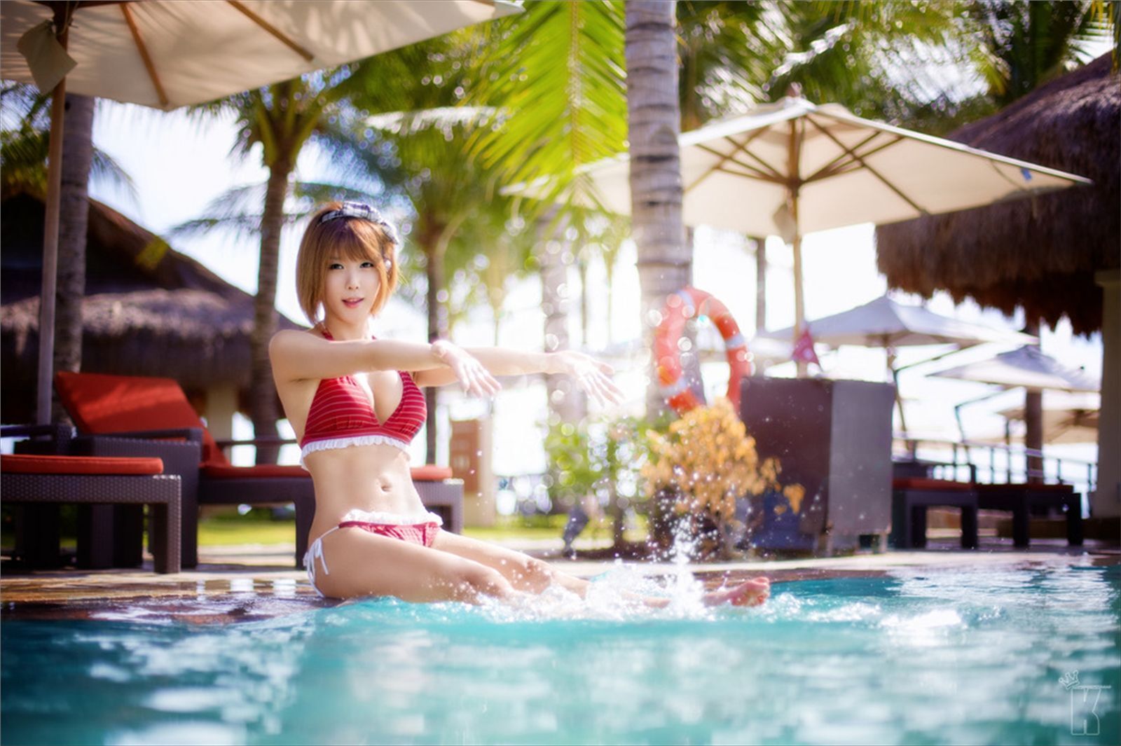 韩国超级车模许允美-红白条纹比尼外拍