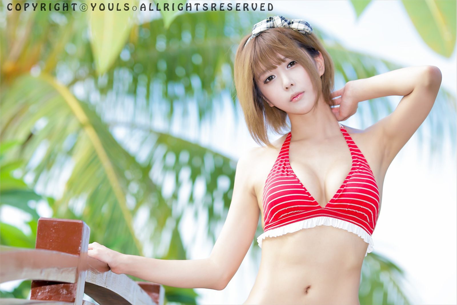 韩国超级车模许允美-红白条纹比尼外拍