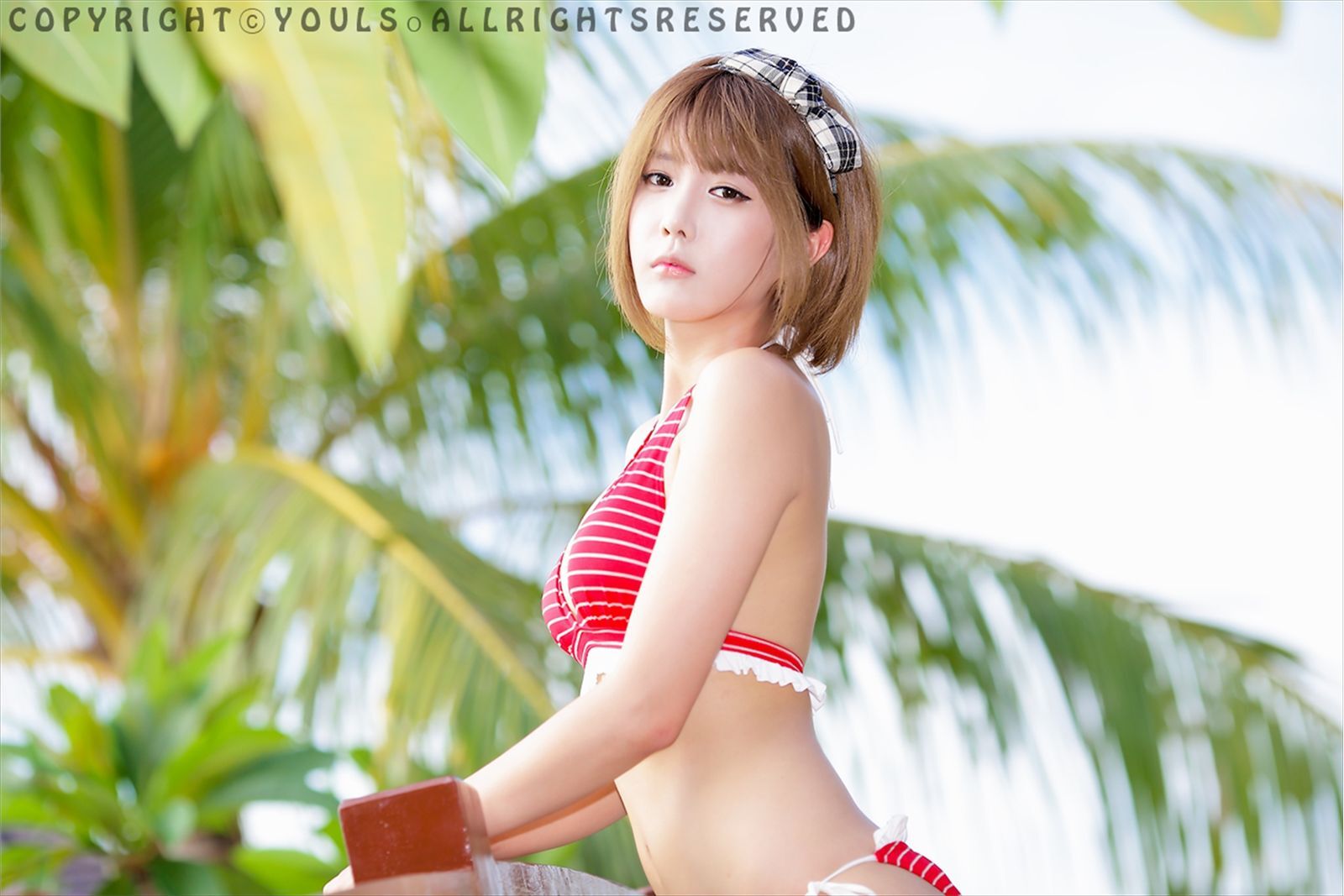 韩国超级车模许允美-红白条纹比尼外拍