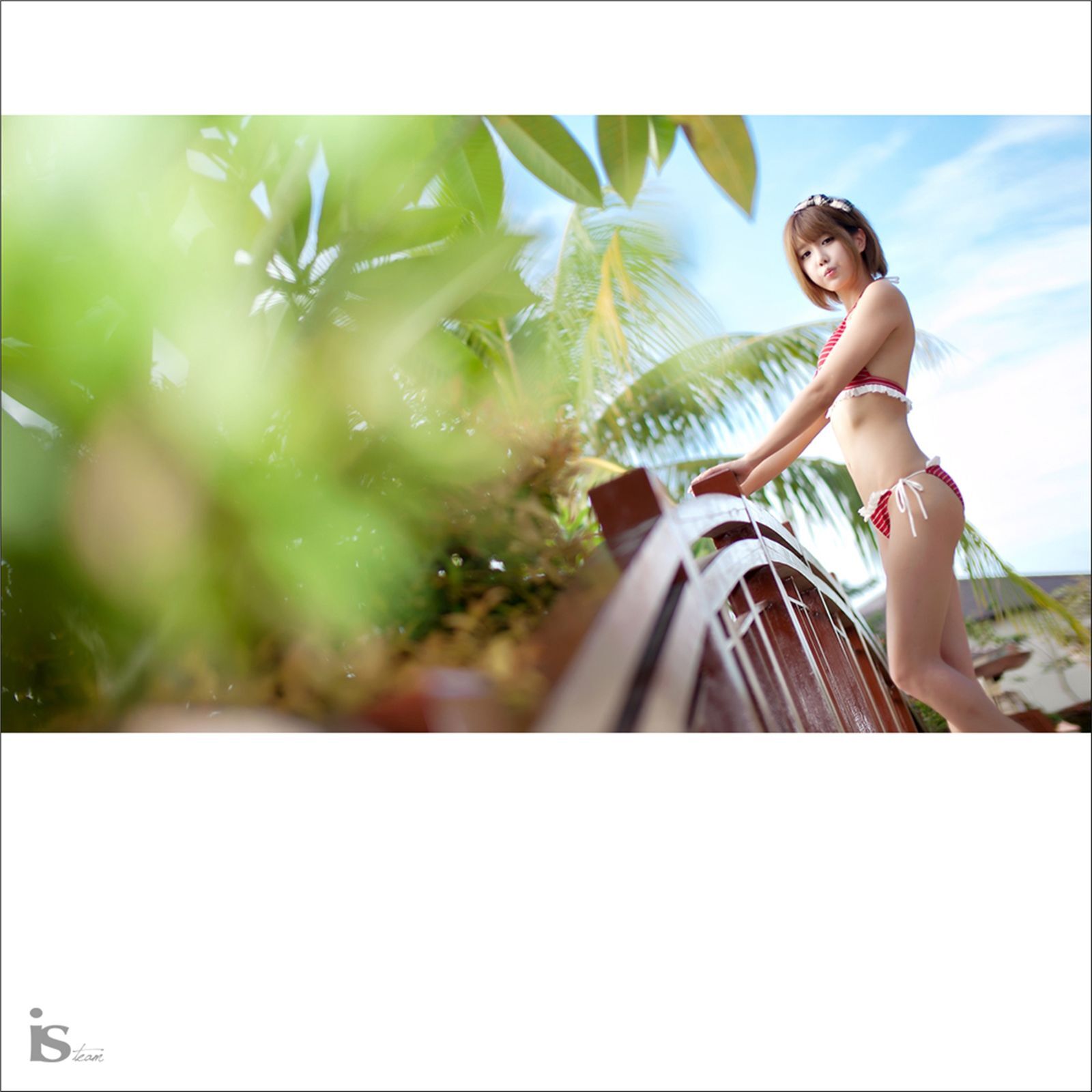 韩国超级车模许允美-红白条纹比尼外拍