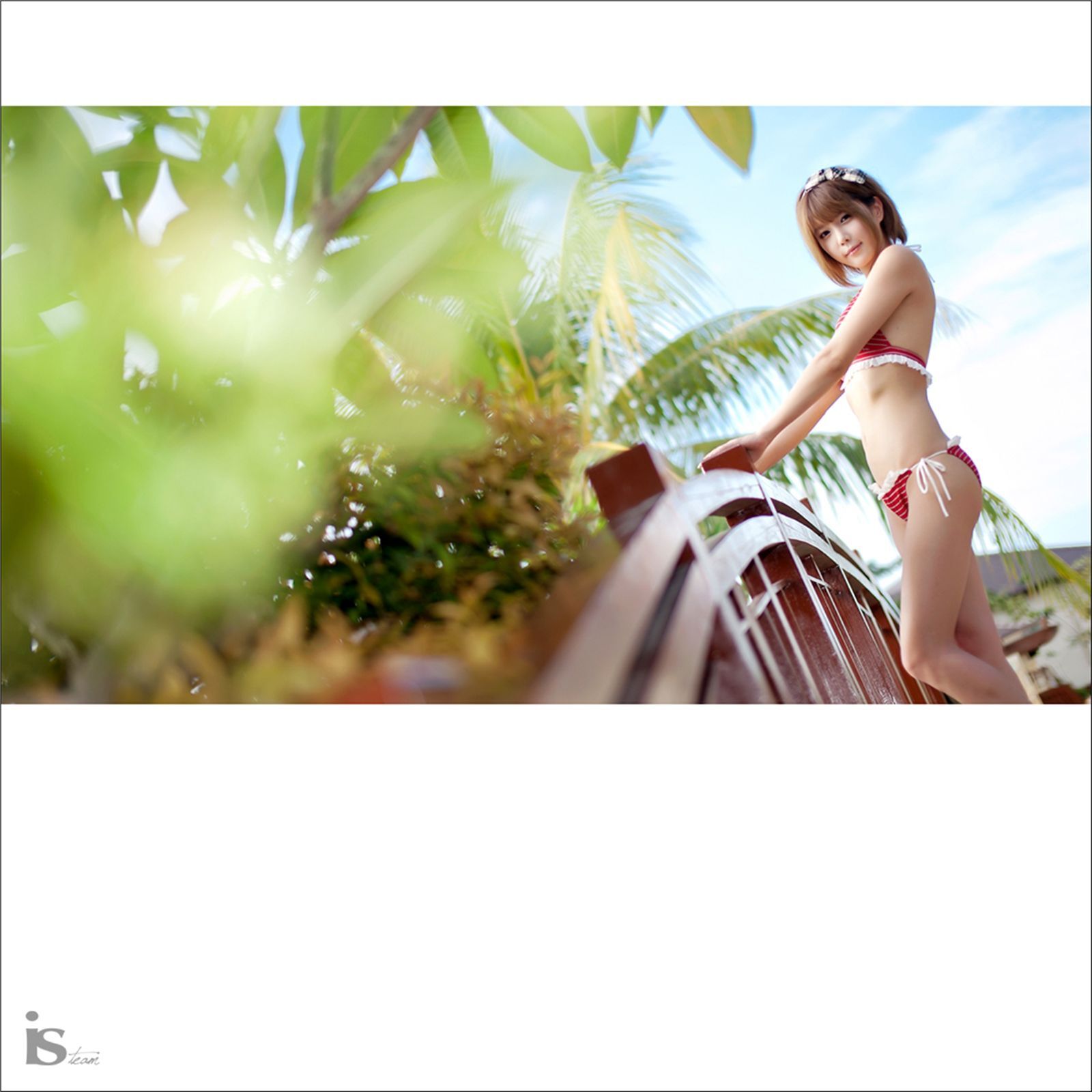 韩国超级车模许允美-红白条纹比尼外拍