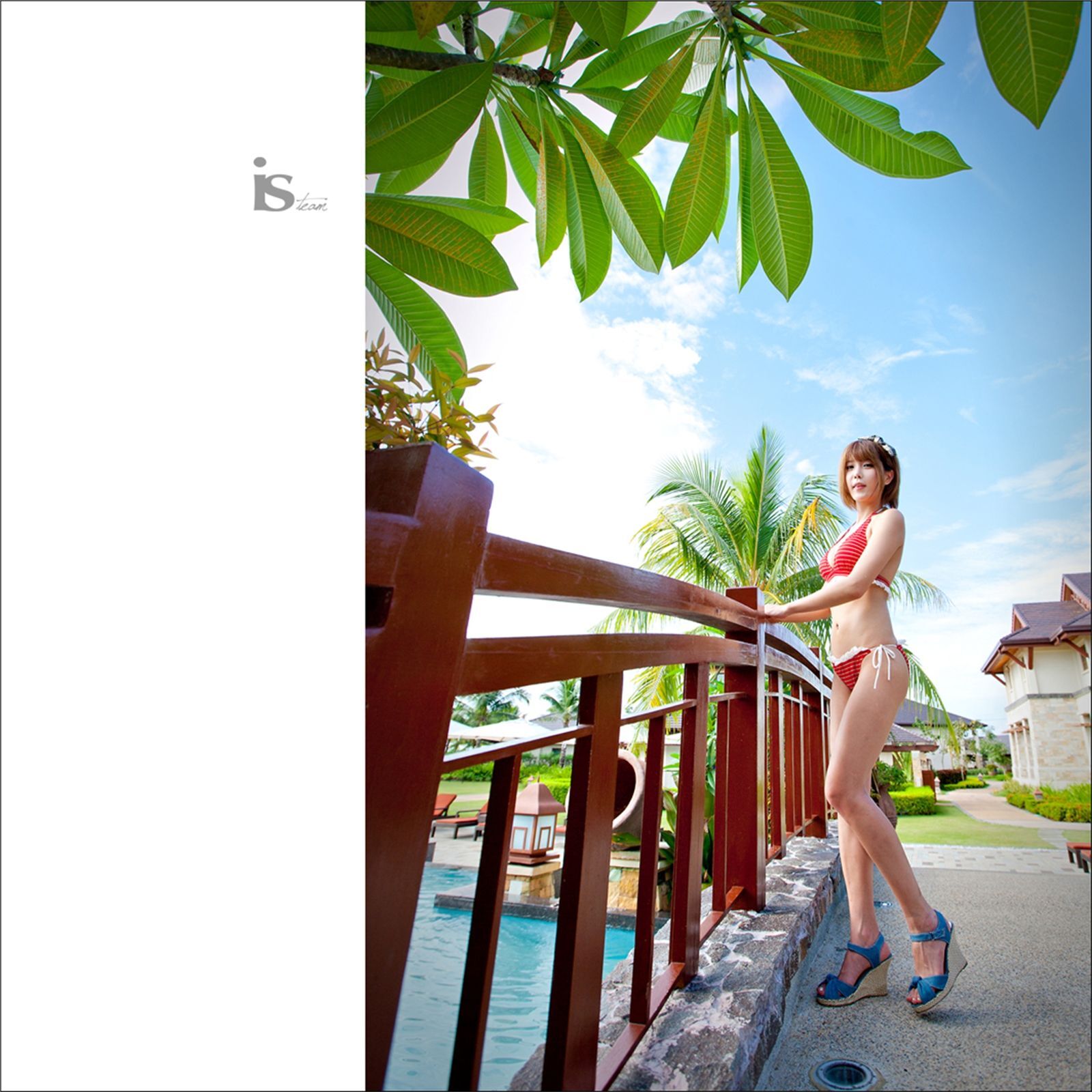 韩国超级车模许允美-红白条纹比尼外拍