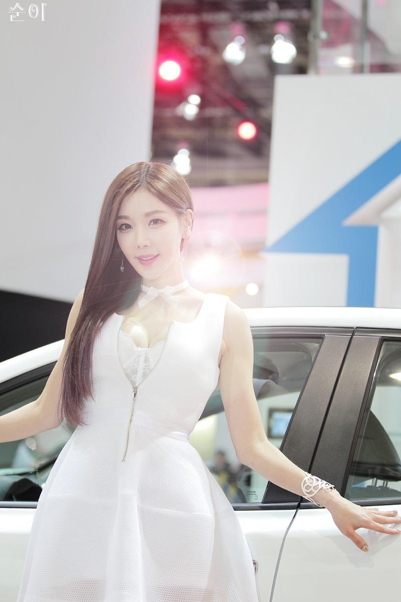 韩国车模李真英车展摄影写真