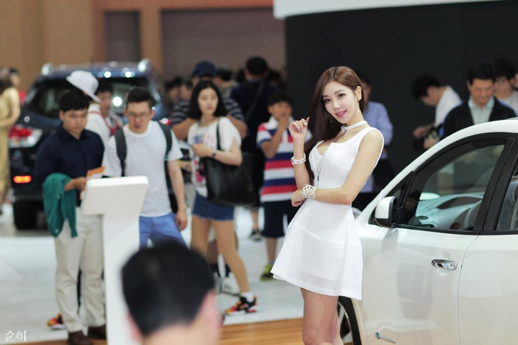 韩国车模李真英车展摄影写真