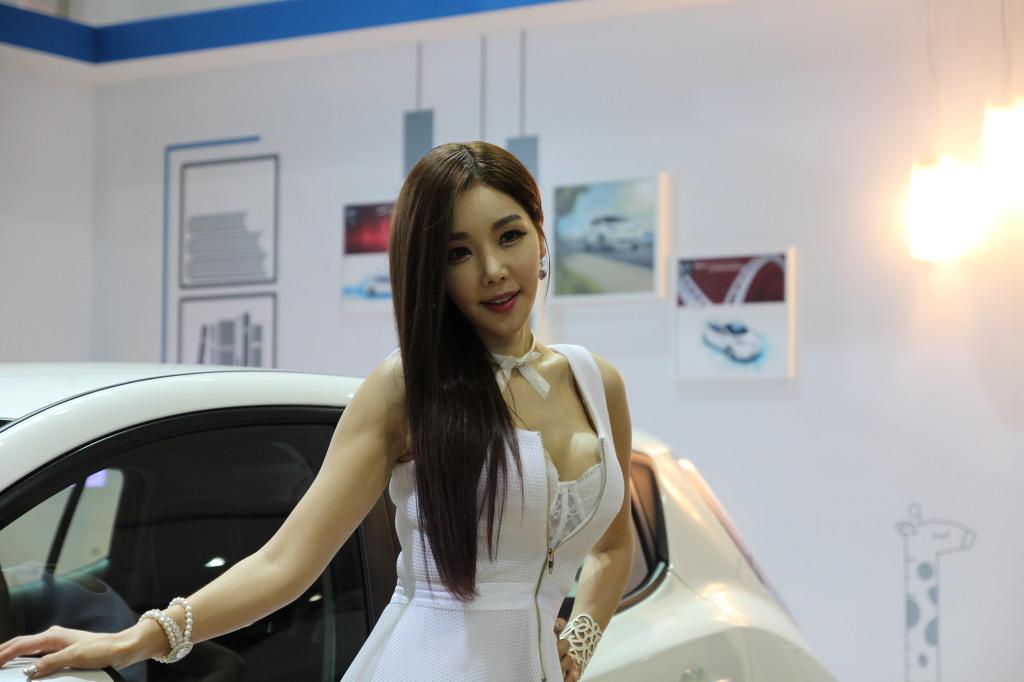 韩国车模李真英车展摄影写真