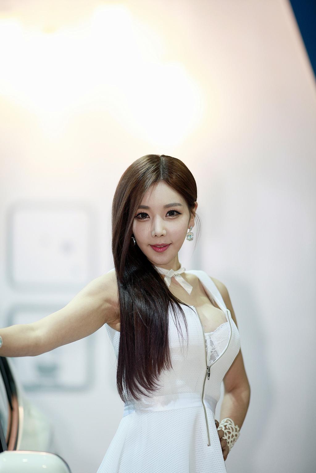 韩国车模李真英车展摄影写真