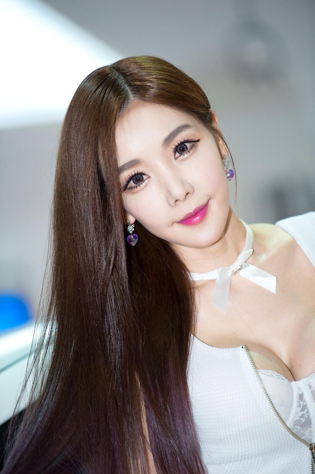 韩国车模李真英车展摄影写真