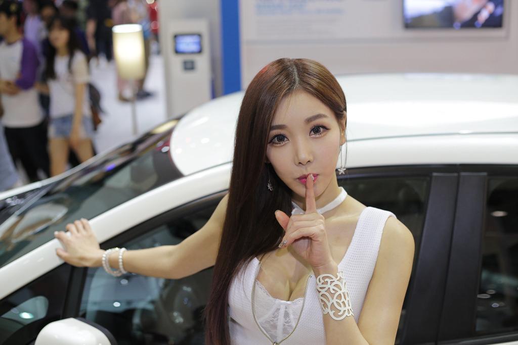 韩国车模李真英车展摄影写真