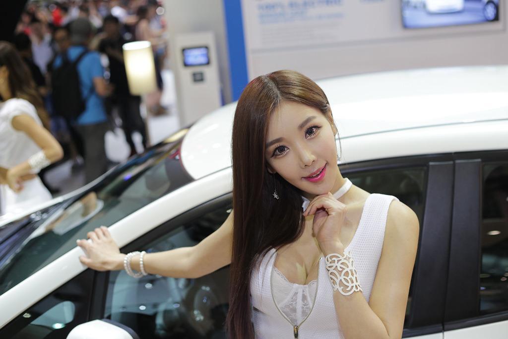 韩国车模李真英车展摄影写真