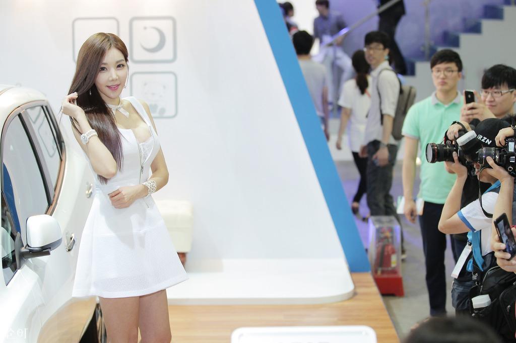 韩国车模李真英车展摄影写真