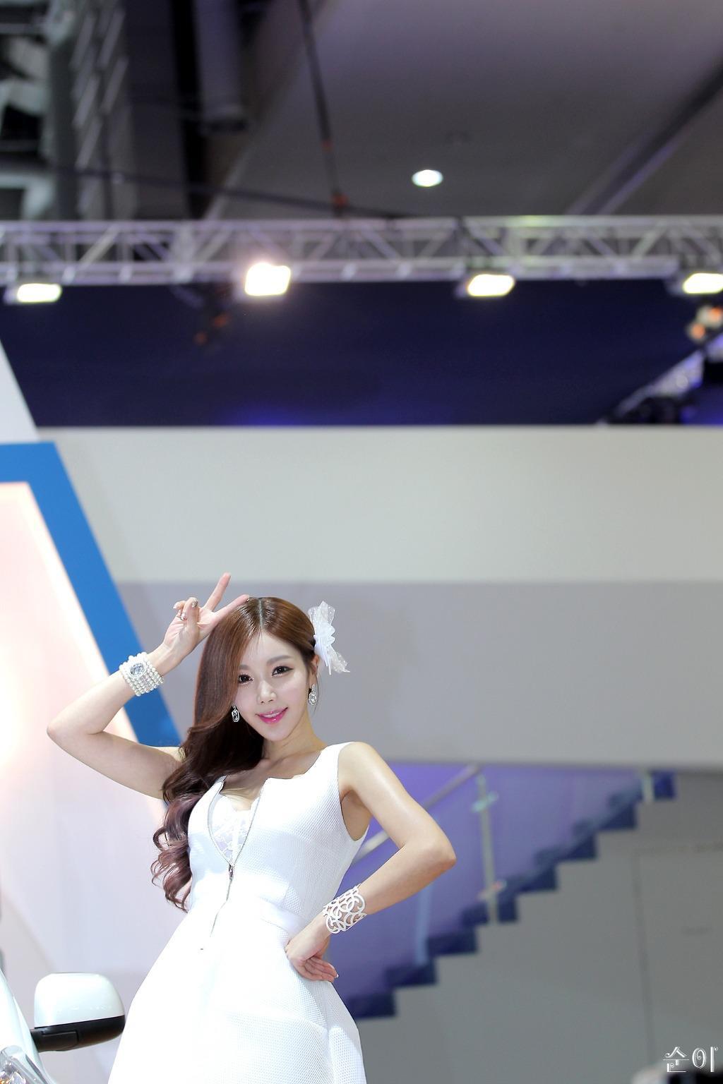 韩国车模李真英车展摄影写真