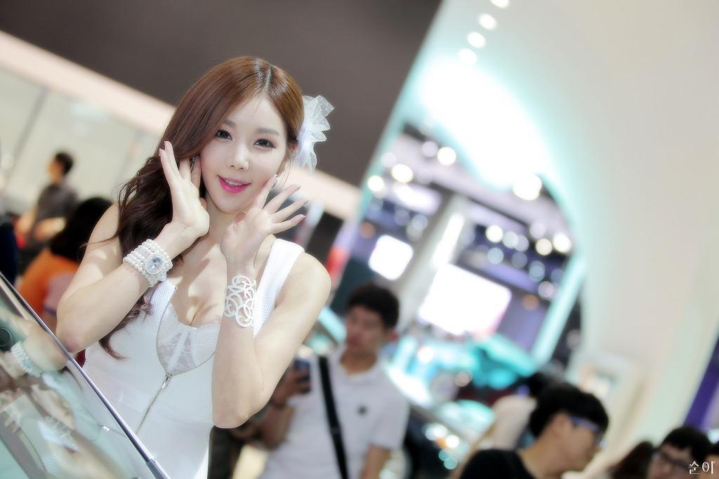 韩国车模李真英车展摄影写真