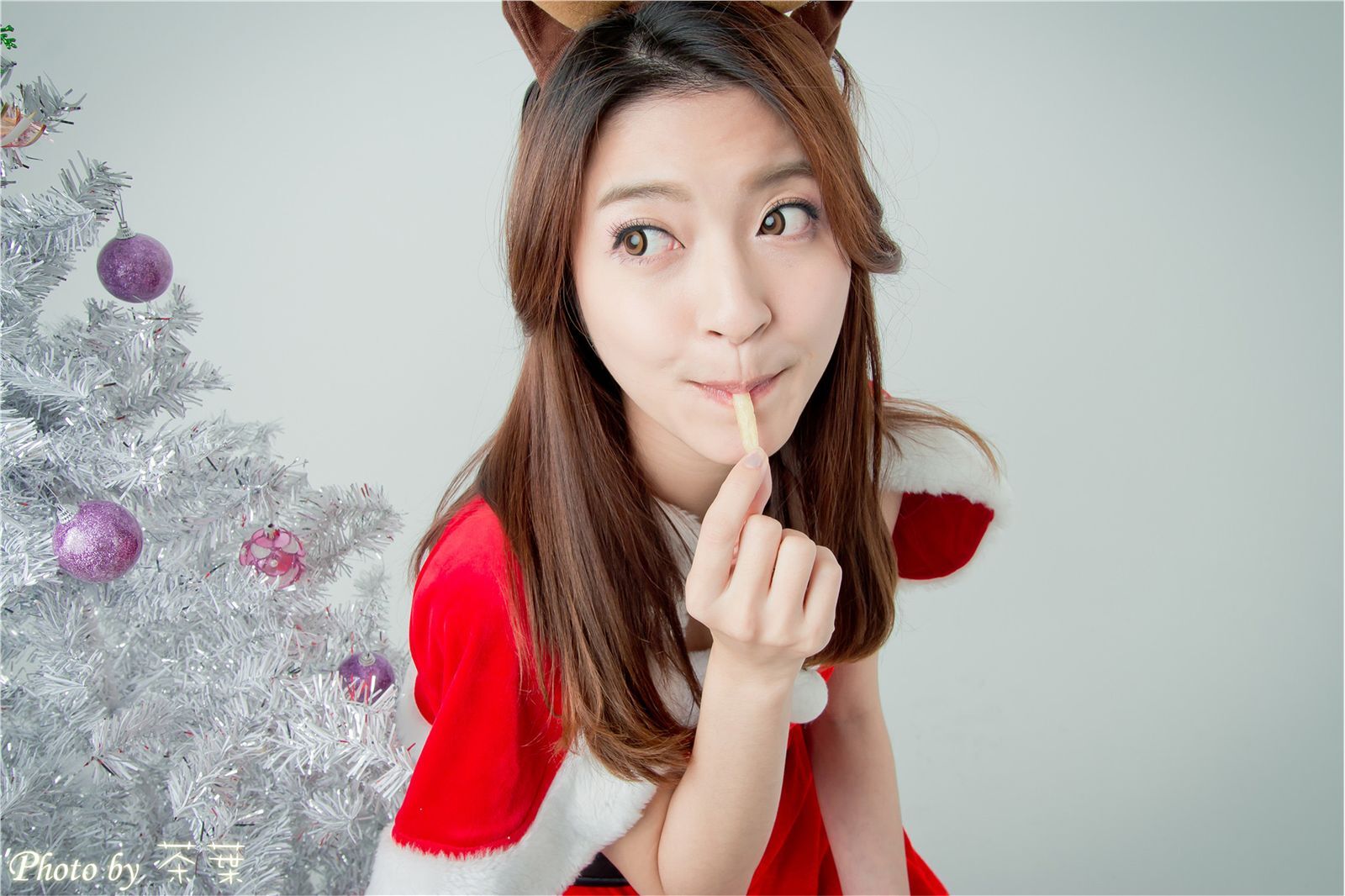 极品台湾正妹高材生李思娴卖萌圣诞装