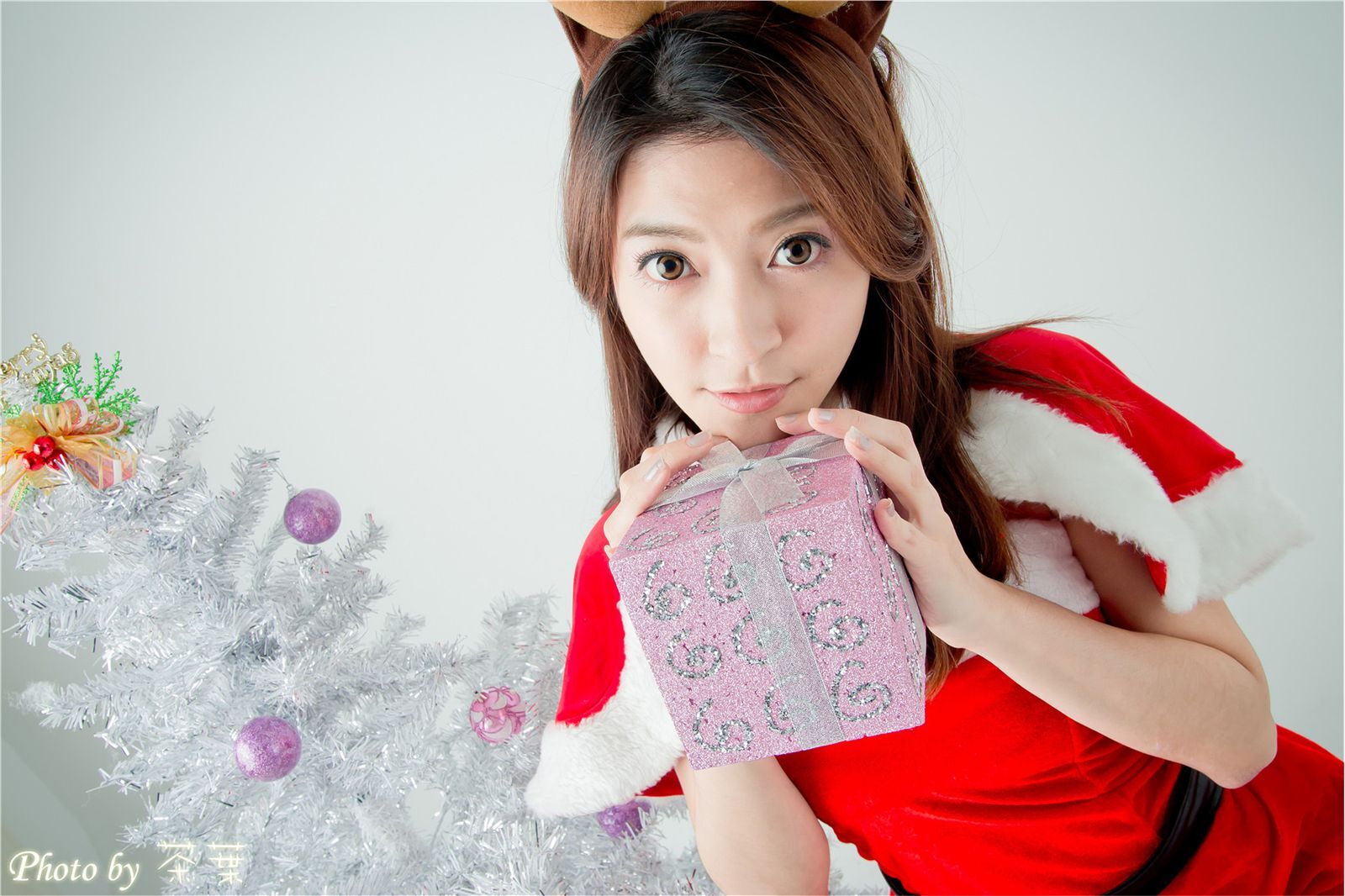 极品台湾正妹高材生李思娴卖萌圣诞装
