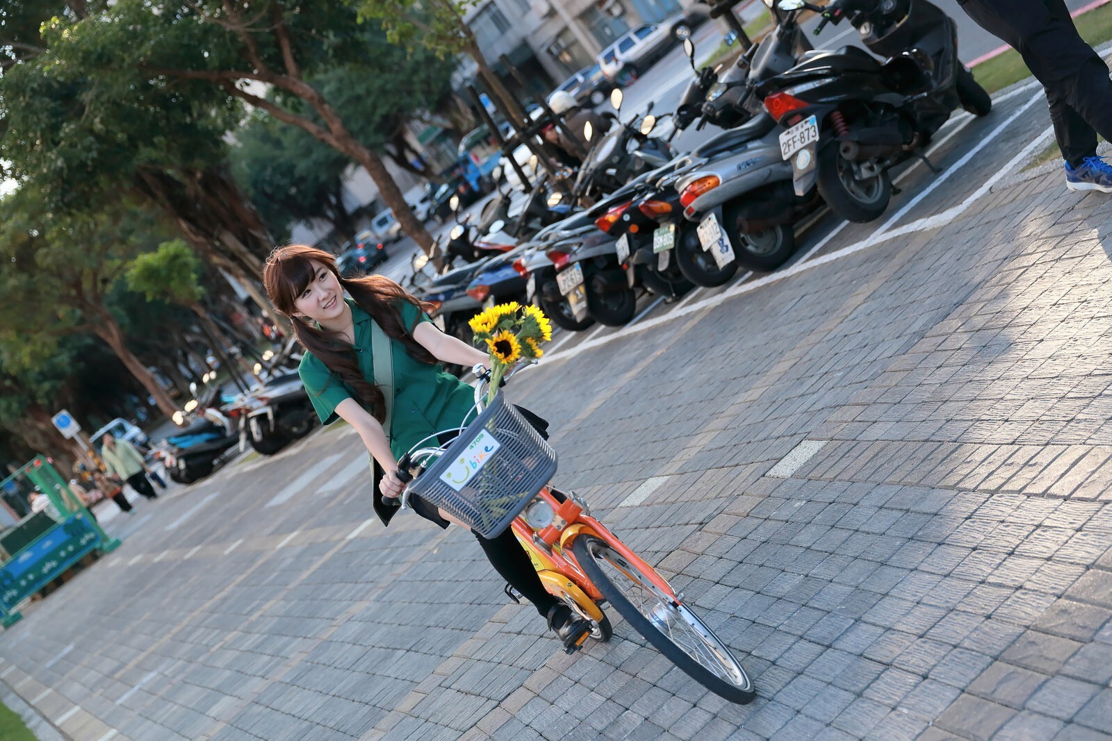 可爱清纯美女李思娴-北一女中制服外拍