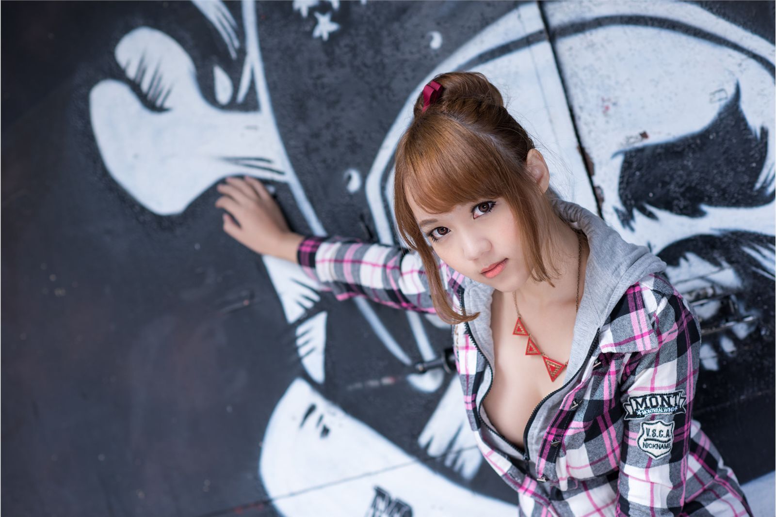 台湾性感美女黄镫娴信义外拍