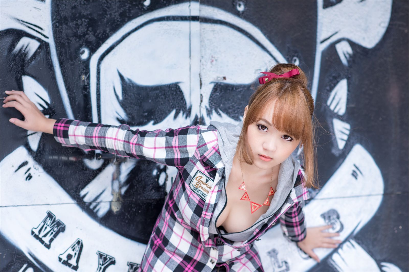 台湾性感美女黄镫娴信义外拍