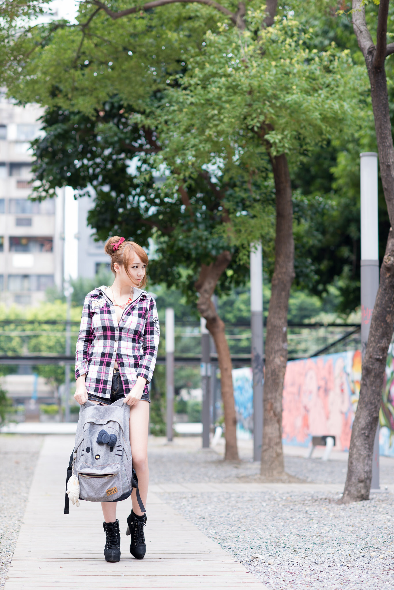 台湾性感美女黄镫娴信义外拍