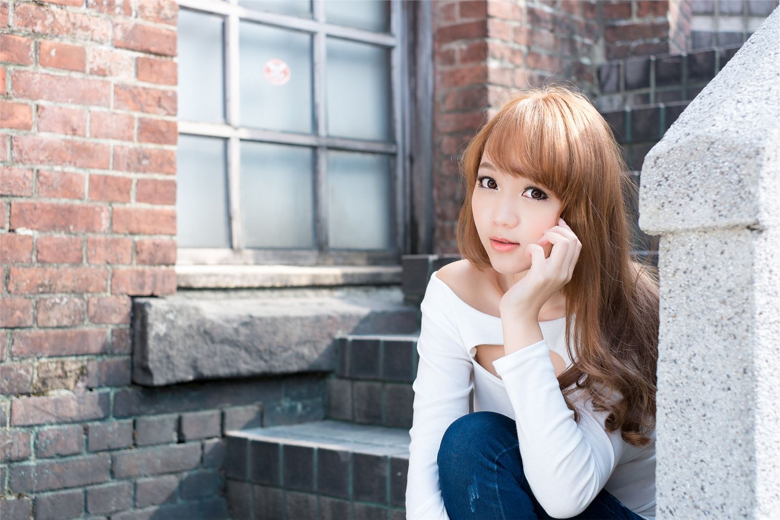 台湾性感美女黄镫娴信义外拍