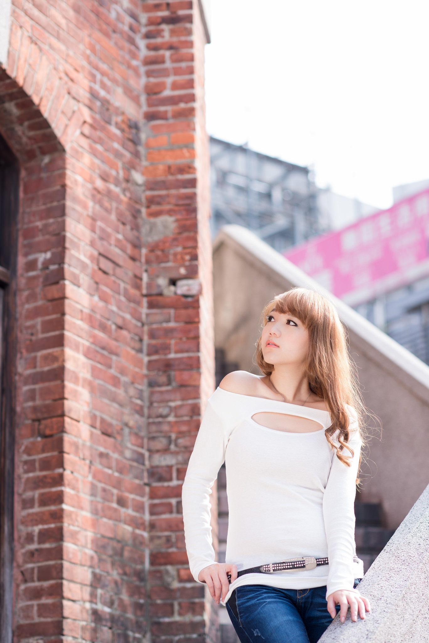 台湾性感美女黄镫娴信义外拍