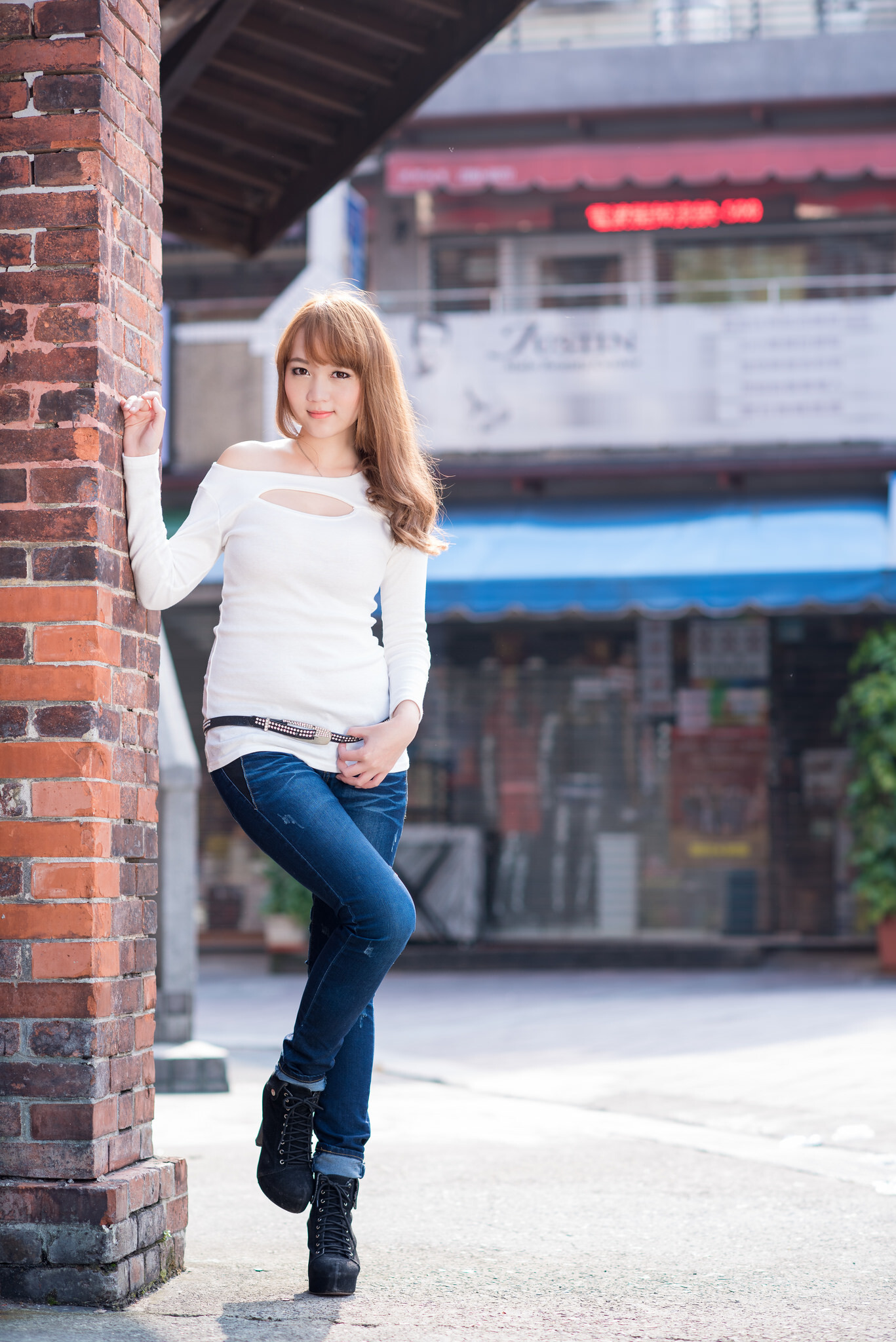 台湾性感美女黄镫娴信义外拍