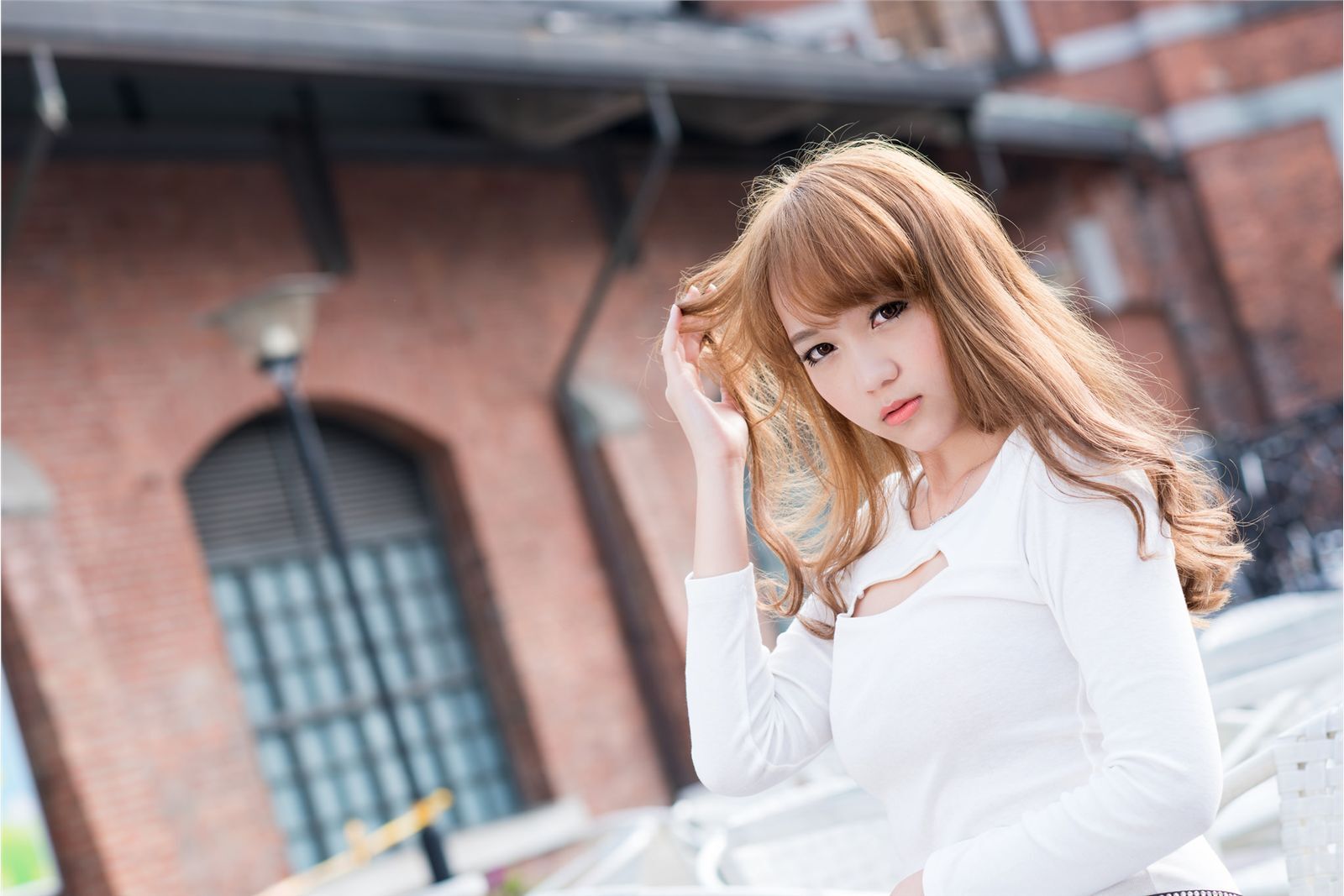 台湾性感美女黄镫娴信义外拍