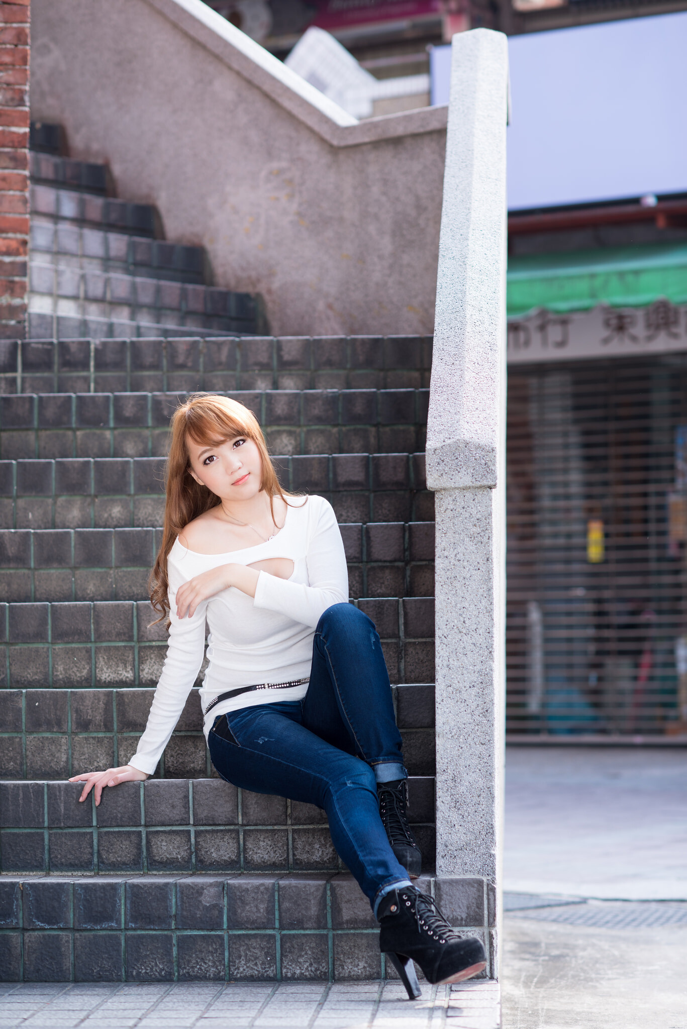 台湾性感美女黄镫娴信义外拍