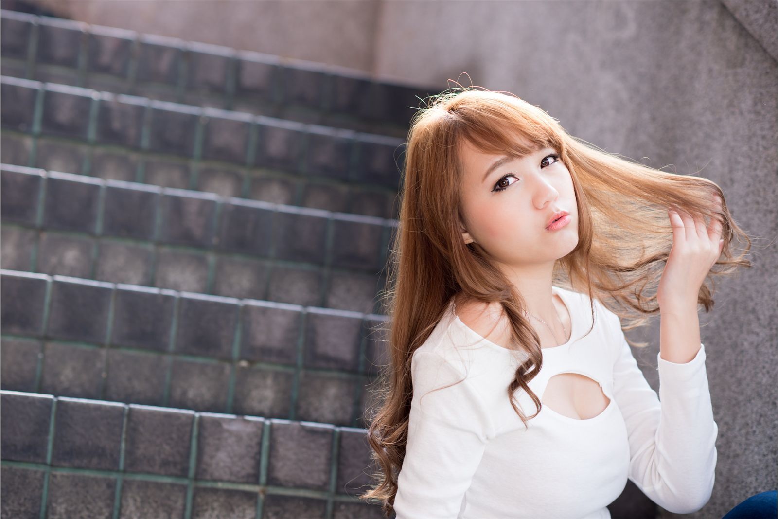 台湾性感美女黄镫娴信义外拍