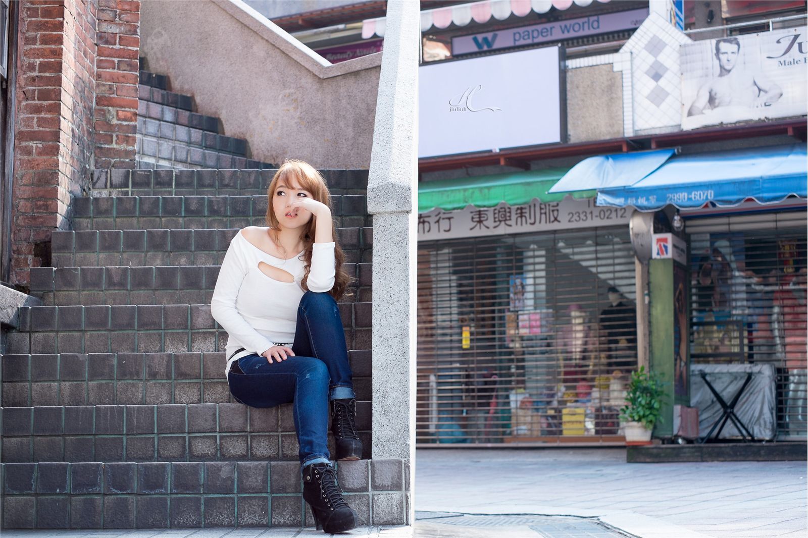 台湾性感美女黄镫娴信义外拍