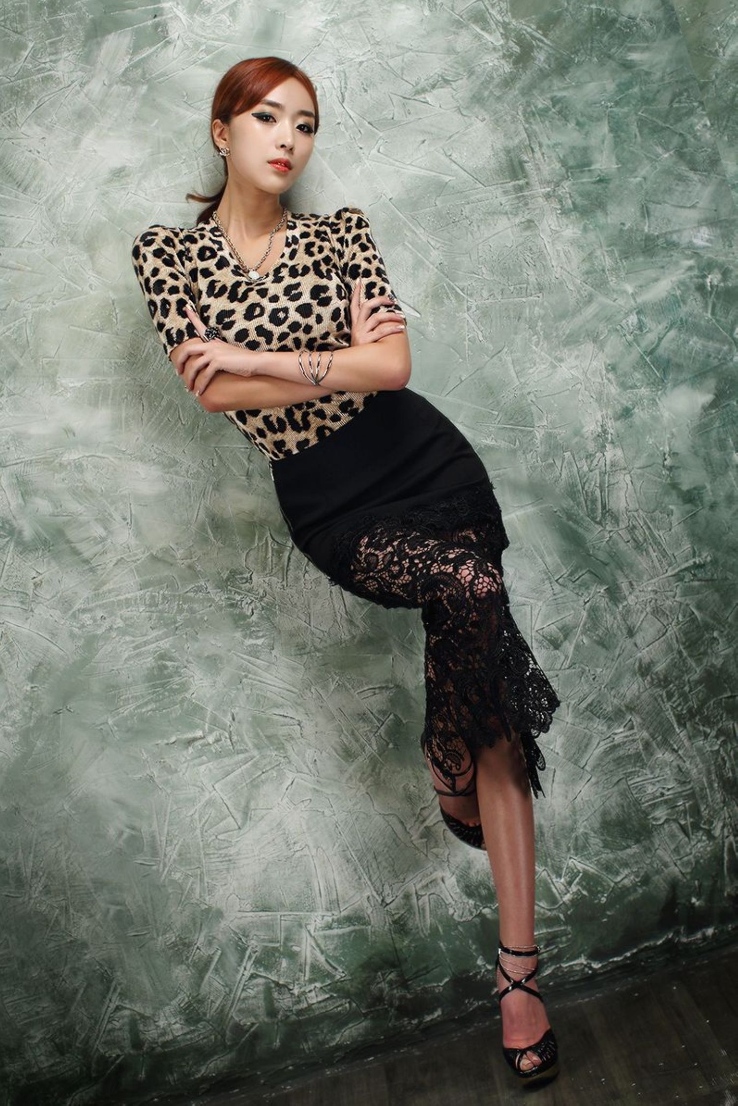 长腿御姐敏儿棚拍