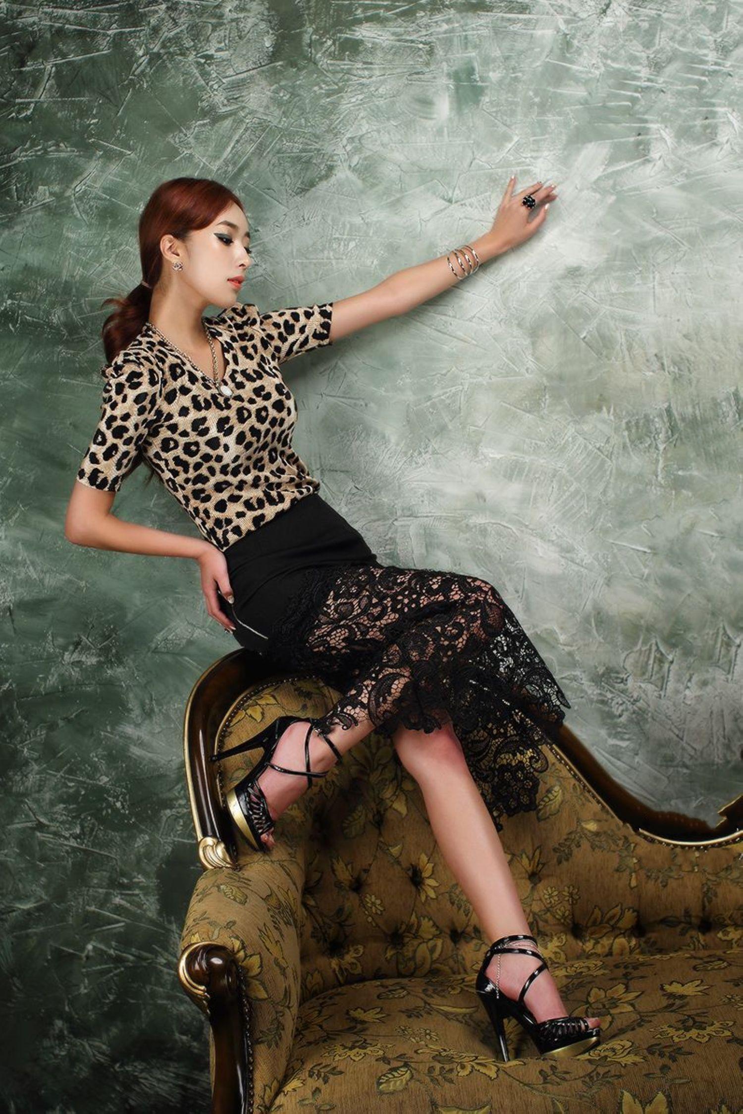 长腿御姐敏儿棚拍