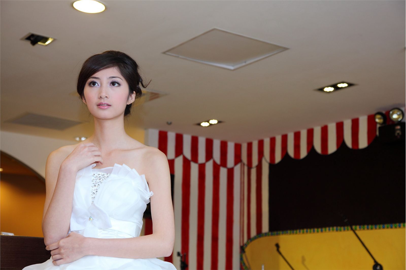 台湾清纯女神Emily 清新外拍写真合集