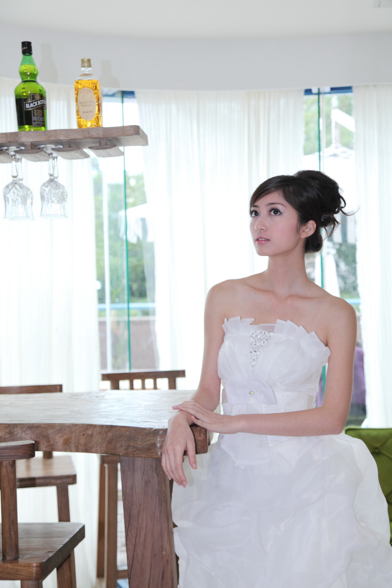 台湾清纯女神Emily 清新外拍写真合集