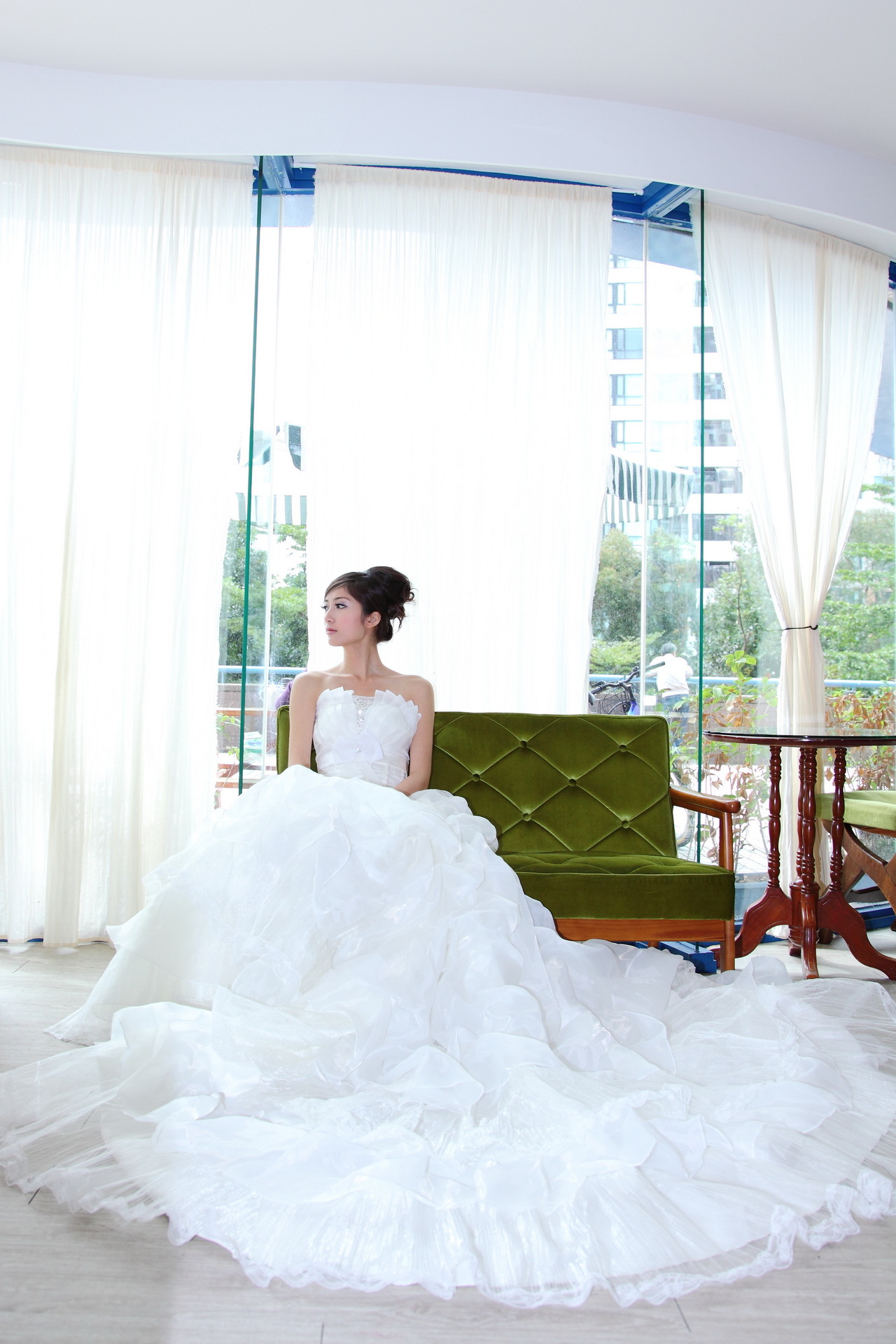 台湾清纯女神Emily 清新外拍写真合集