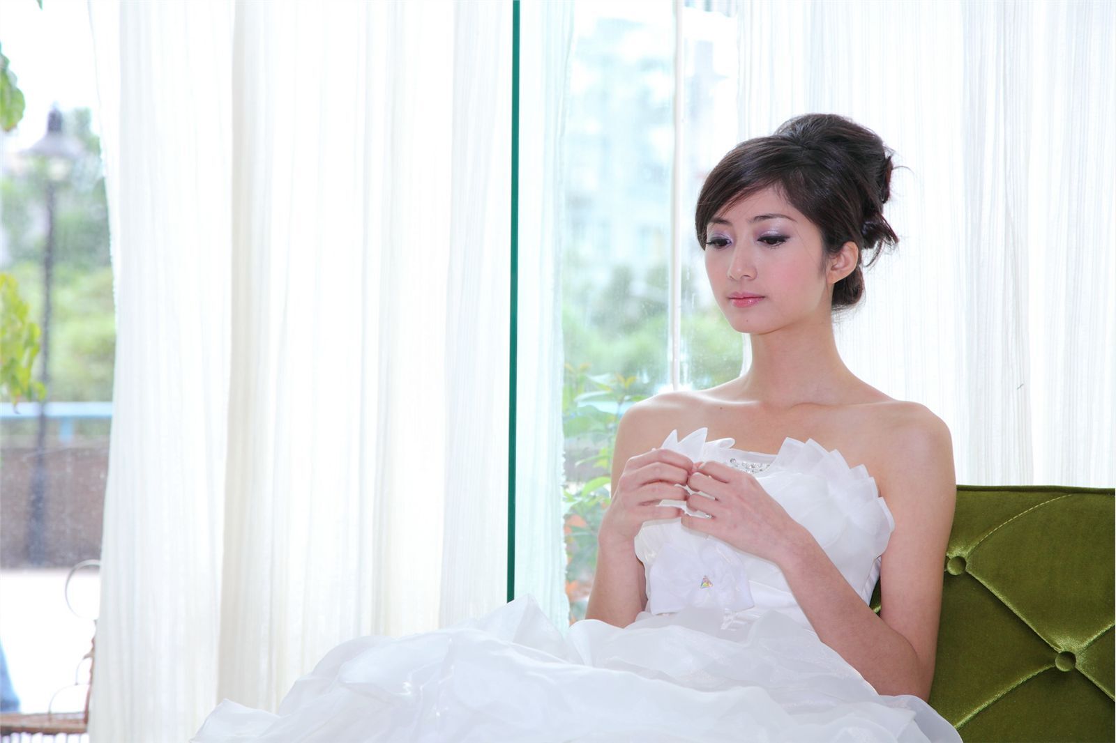 台湾清纯女神Emily 清新外拍写真合集