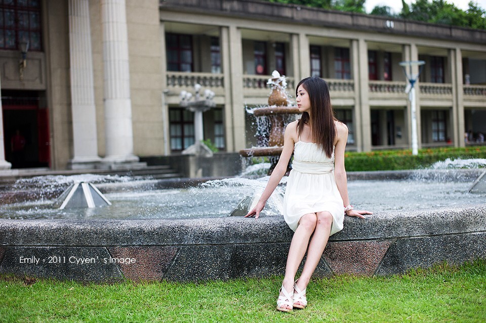 台湾清纯女神Emily 清新外拍写真合集