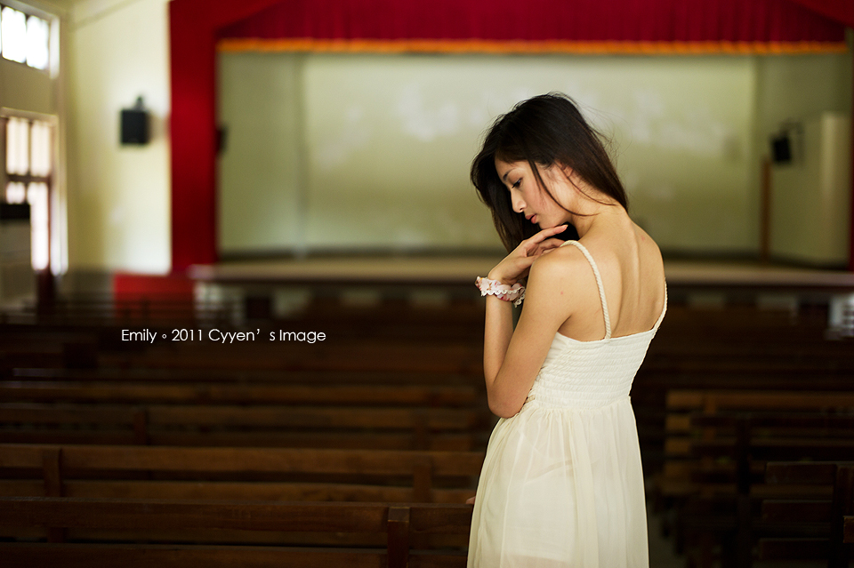 台湾清纯女神Emily 清新外拍写真合集