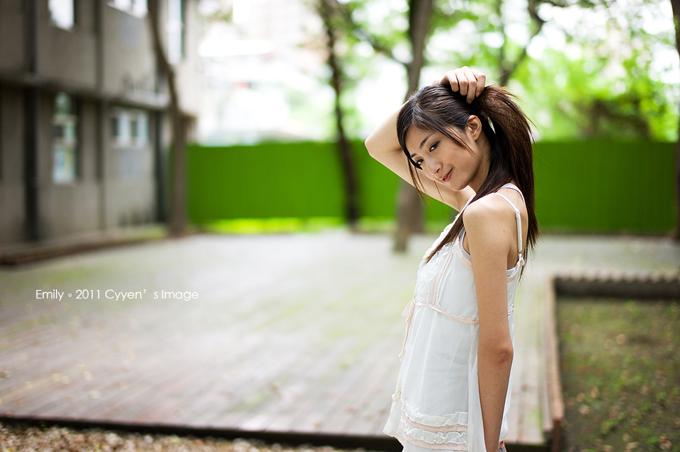 台湾清纯女神Emily 清新外拍写真合集