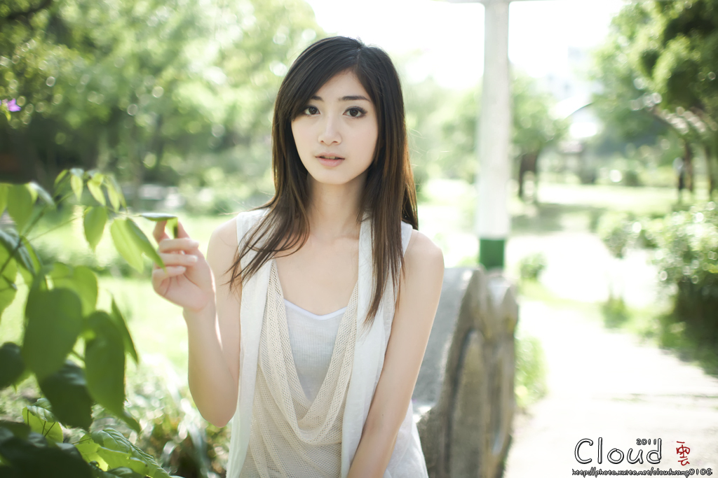 台湾清纯女神Emily 清新外拍写真合集