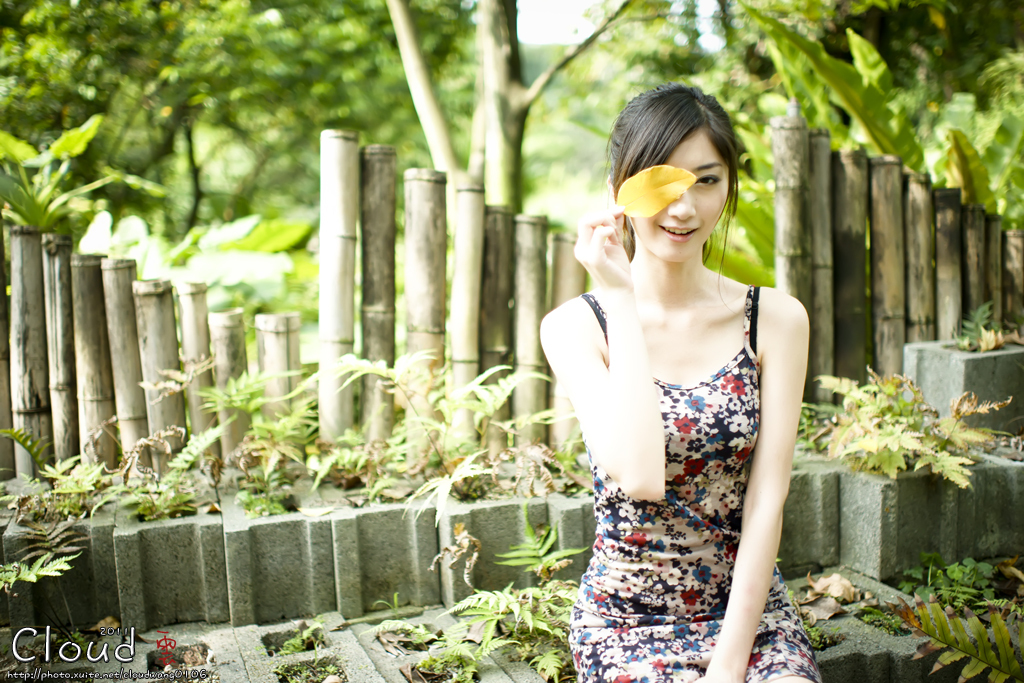 台湾清纯女神Emily 清新外拍写真合集