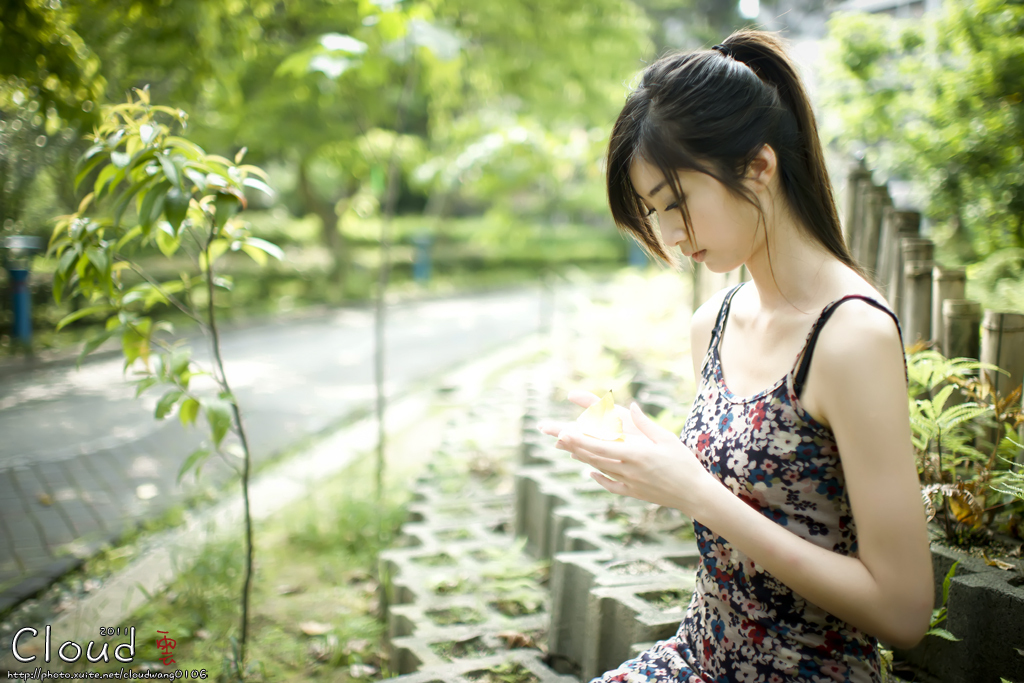 台湾清纯女神Emily 清新外拍写真合集