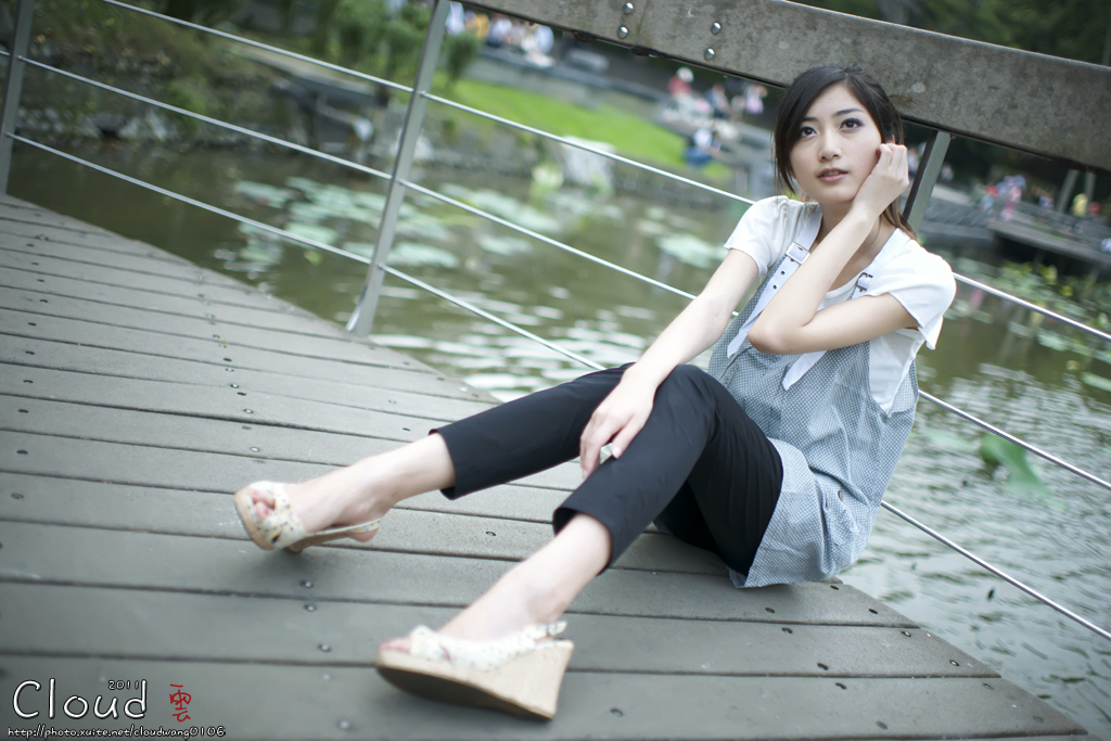 台湾清纯女神Emily 清新外拍写真合集