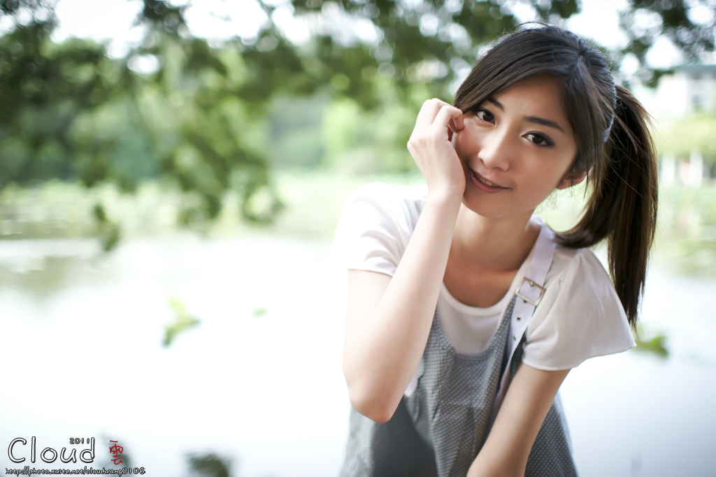 台湾清纯女神Emily 清新外拍写真合集