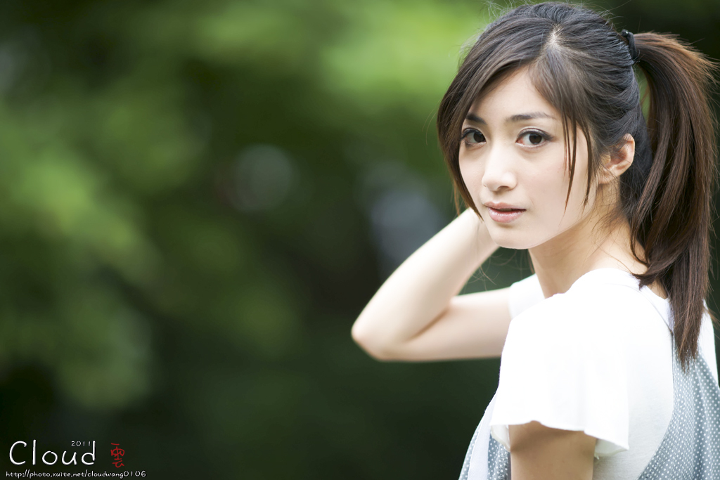 台湾清纯女神Emily 清新外拍写真合集