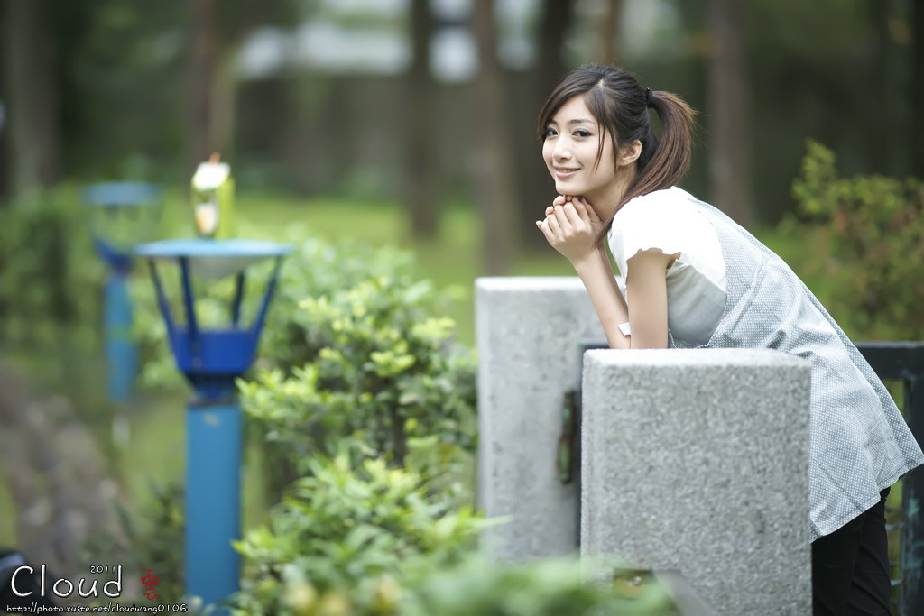 台湾清纯女神Emily 清新外拍写真合集