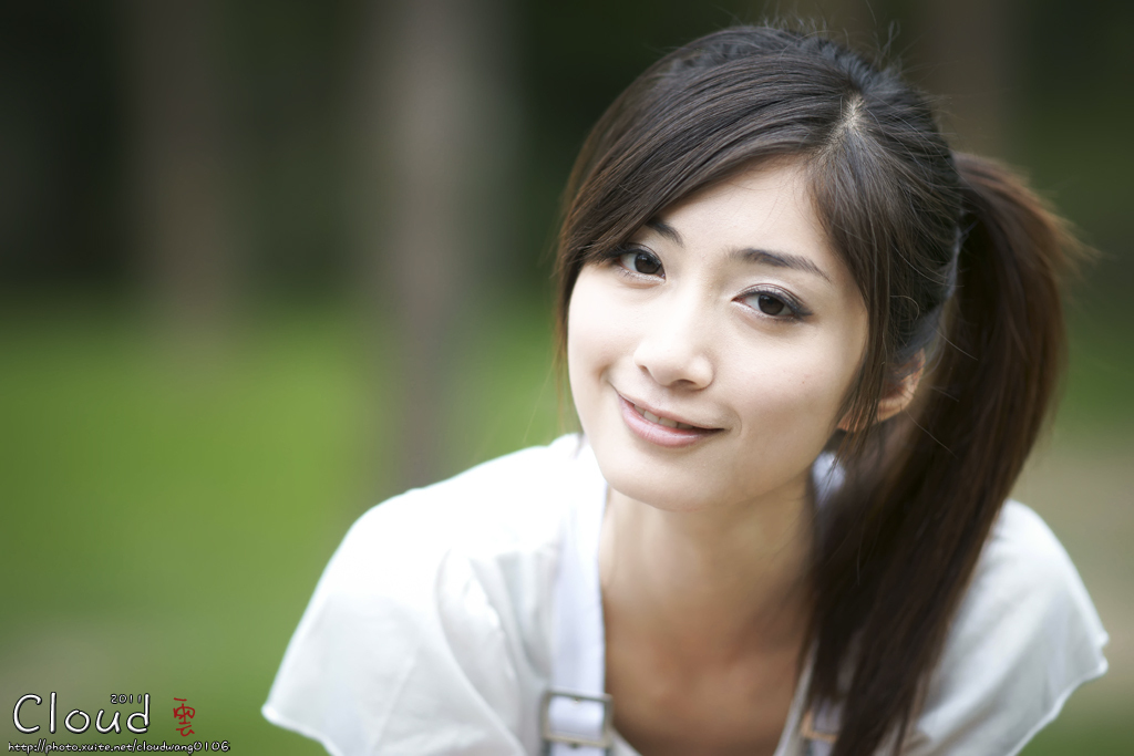 台湾清纯女神Emily 清新外拍写真合集